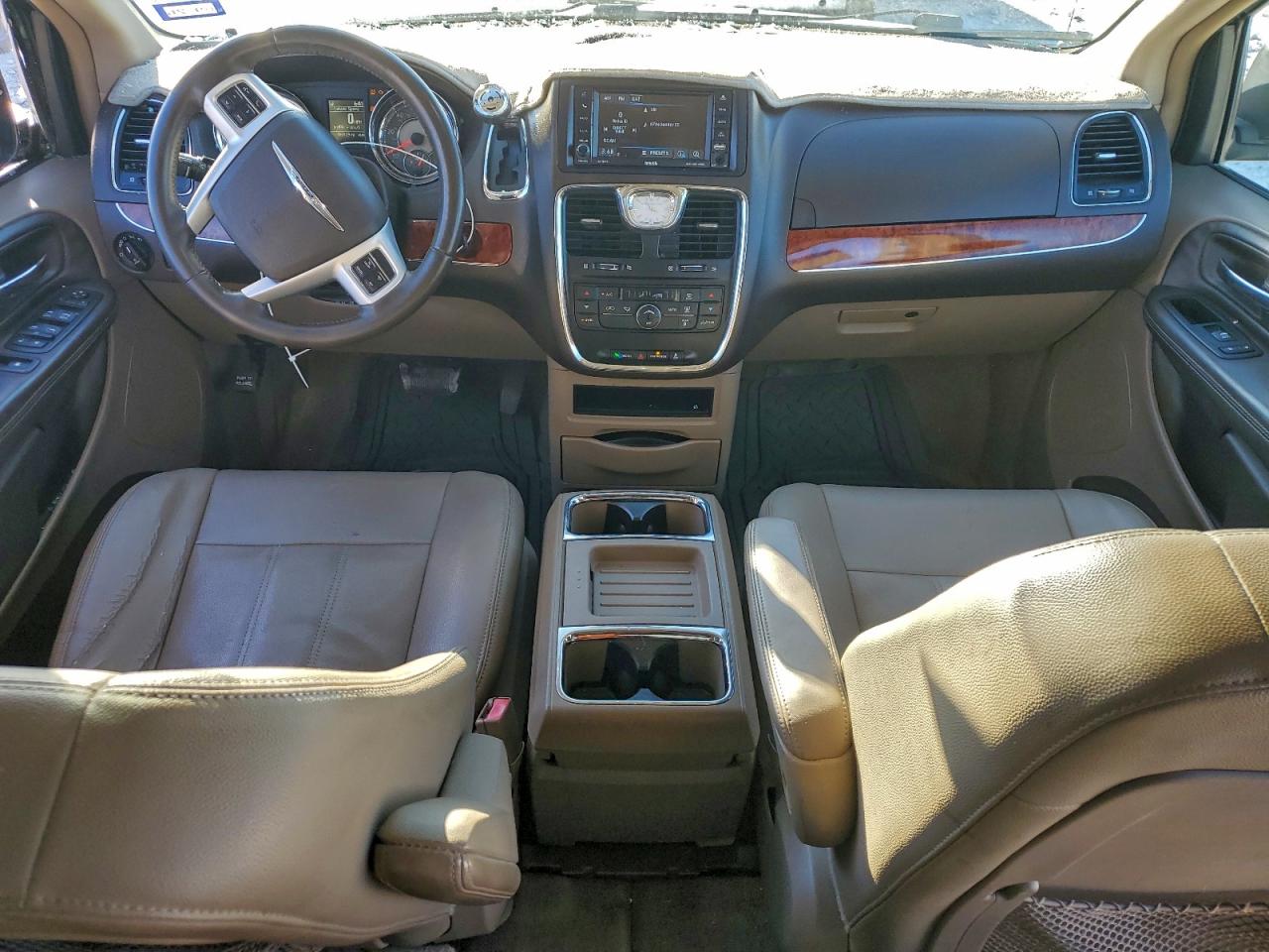 Chrysler Minivan Touring Image 11