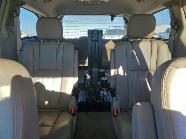 Chrysler Minivan Touring Image 6