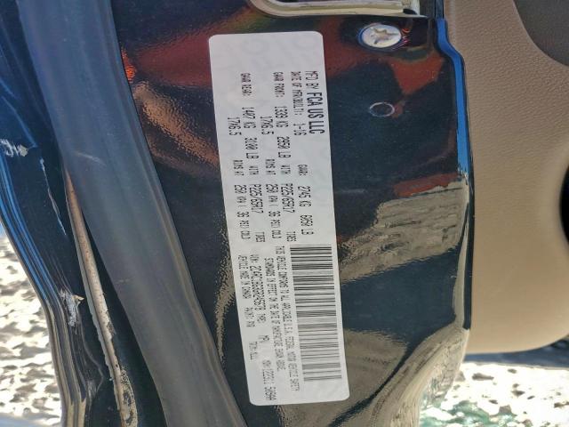 Chrysler Minivan Touring Image 9