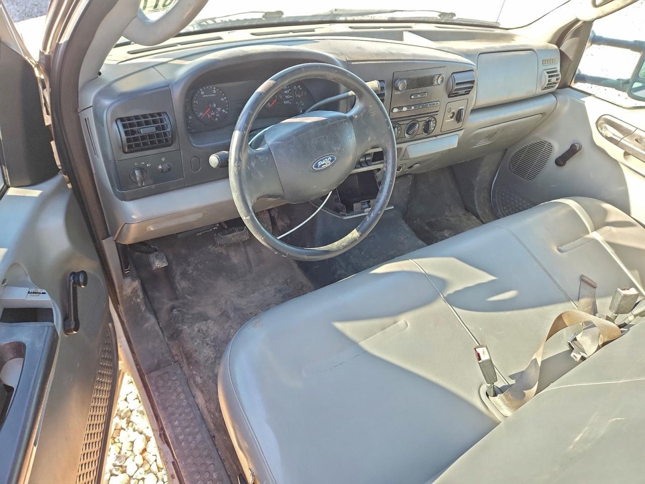 Ford F-450 Super Duty Image 3