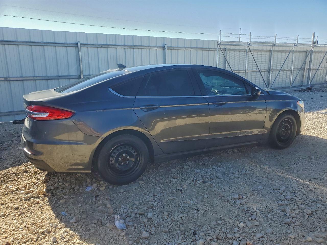 Ford Fusion S Image 4