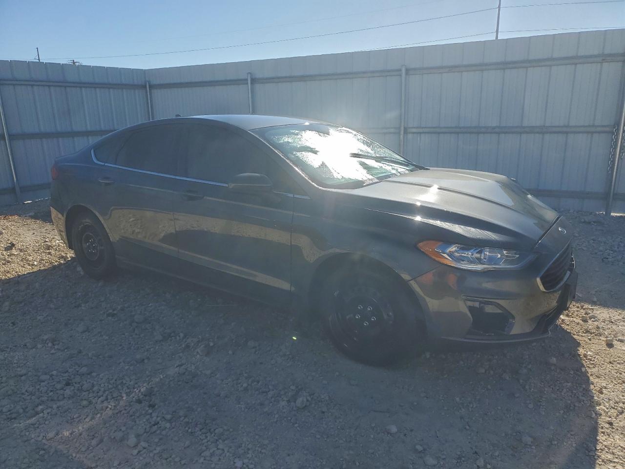 Ford Fusion S Image 3