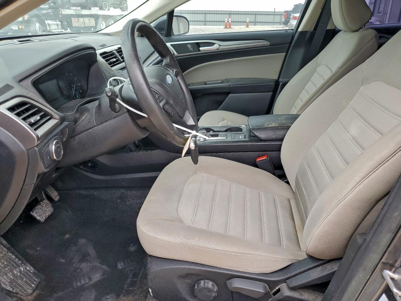 Ford Fusion S Image 2