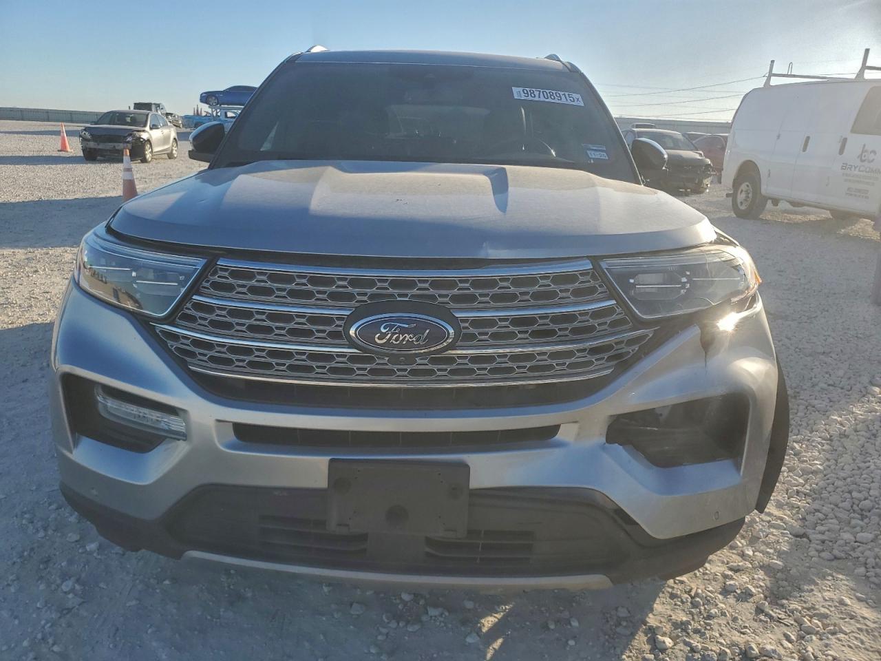 Ford Explorer Limited Image 3