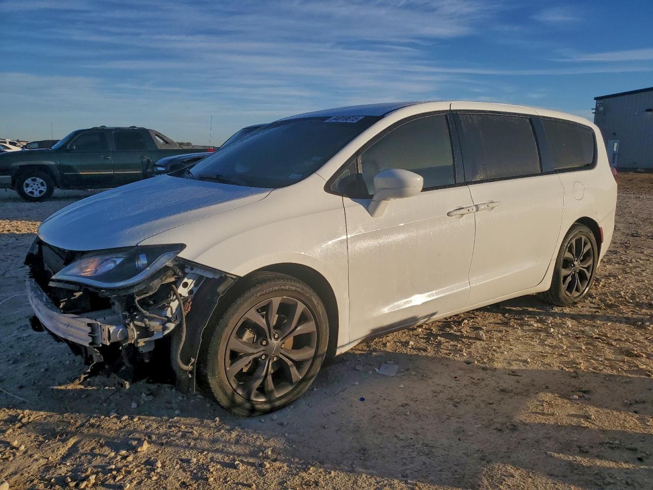 Chrysler Pacifica Touring Image 1