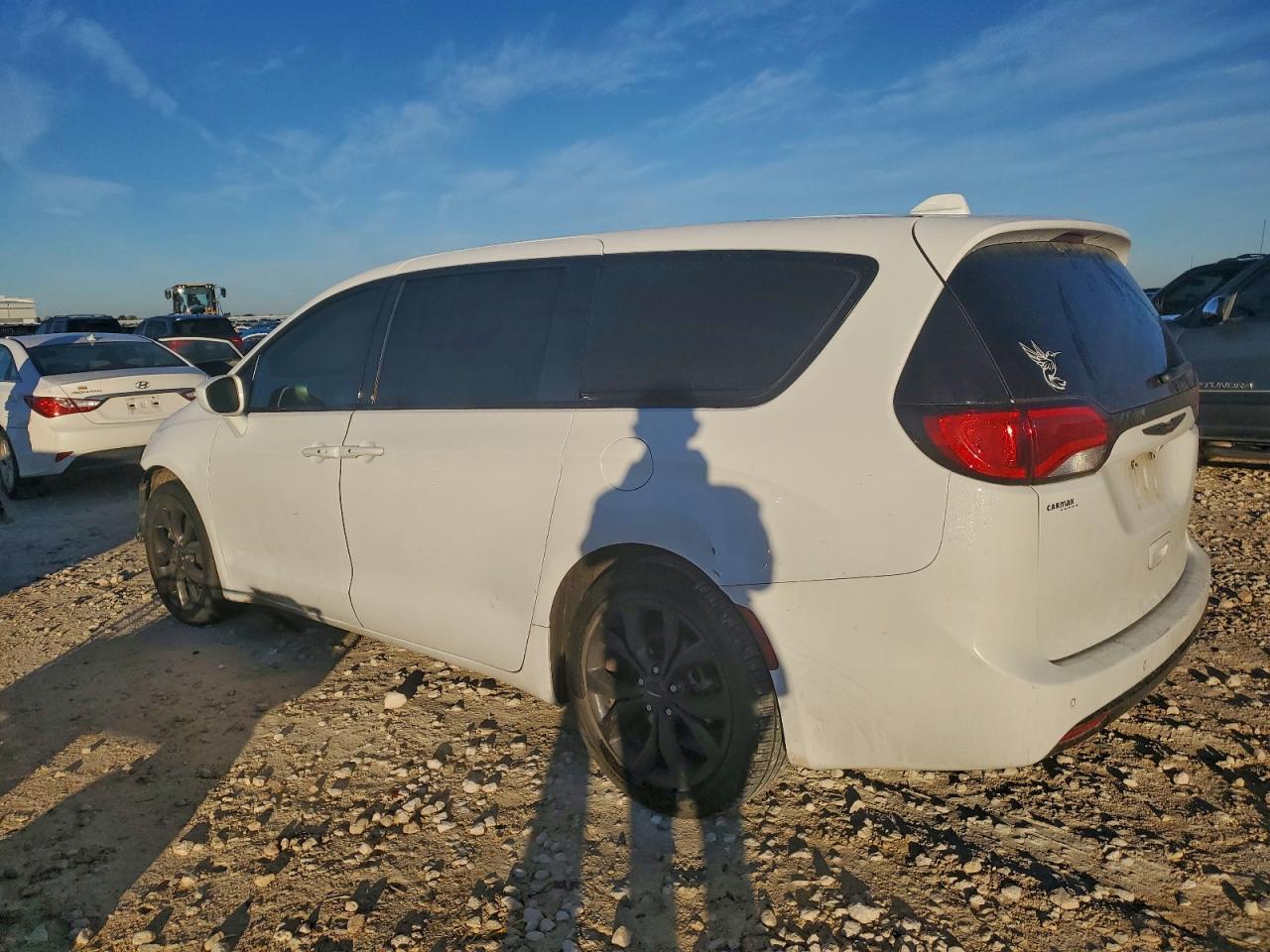 Chrysler Pacifica Touring Image 3