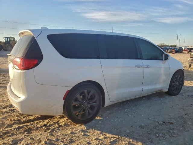 Chrysler Pacifica Touring Image 2