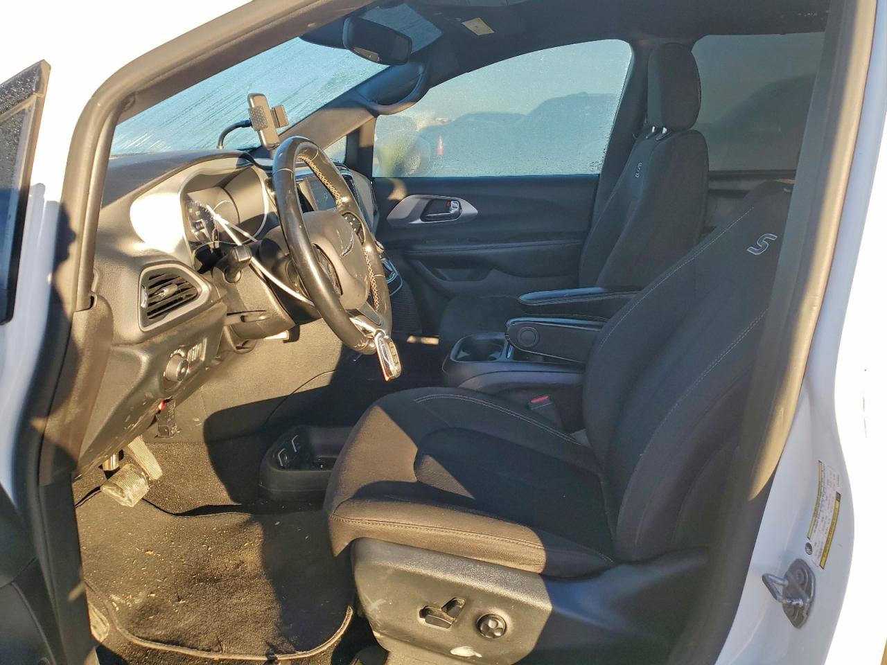 Chrysler Pacifica Touring Image 5