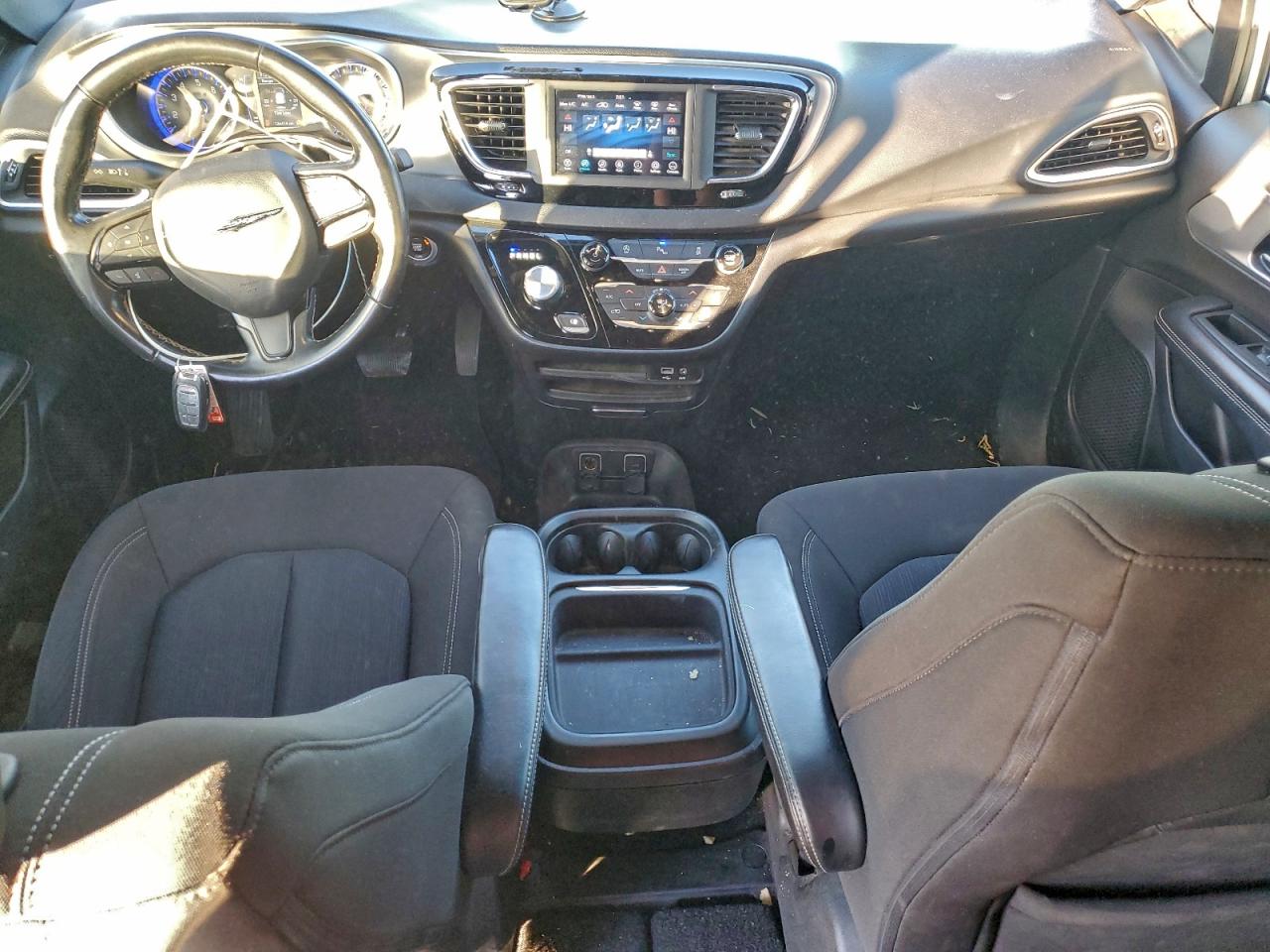 Chrysler Pacifica Touring Image 7