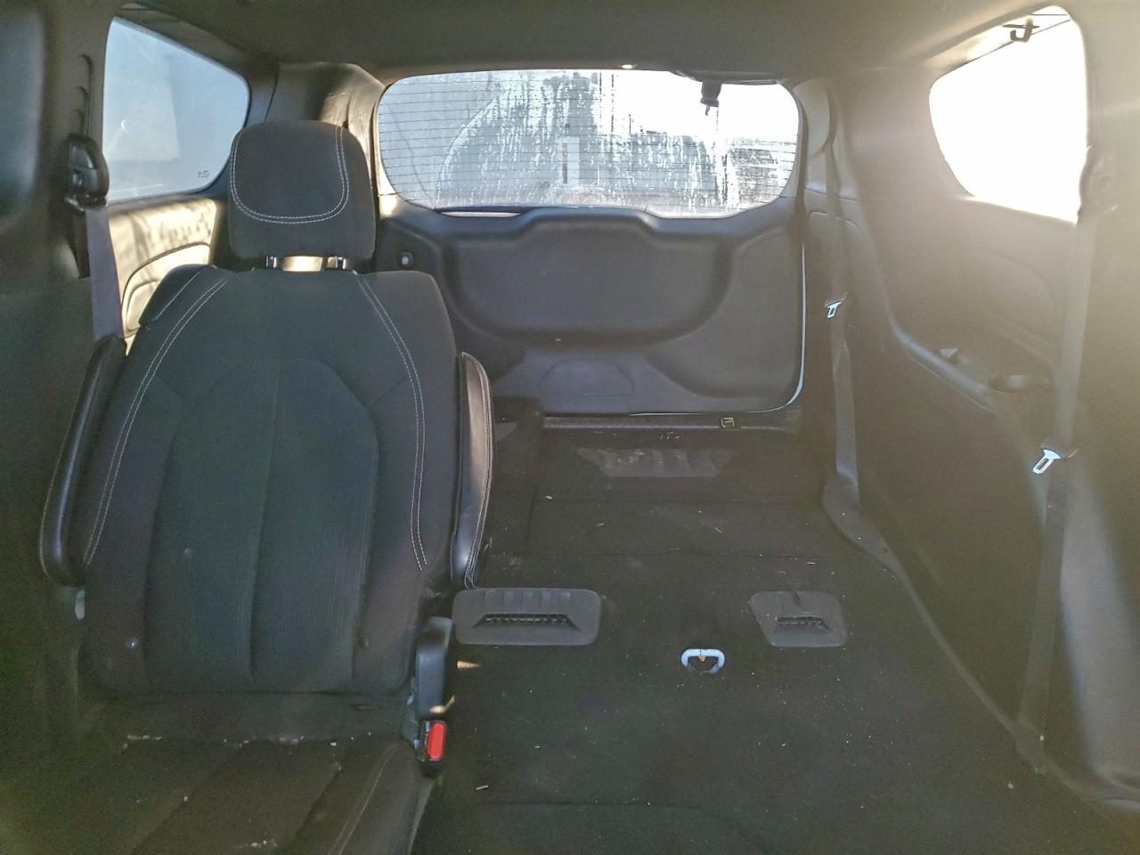 Chrysler Pacifica Touring Image 9