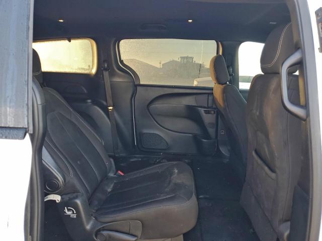 Chrysler Pacifica Touring Image 14