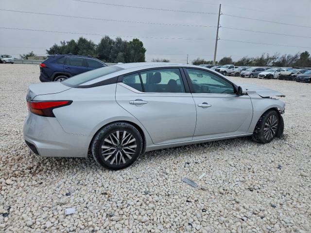 Nissan Altima Sv Image 9