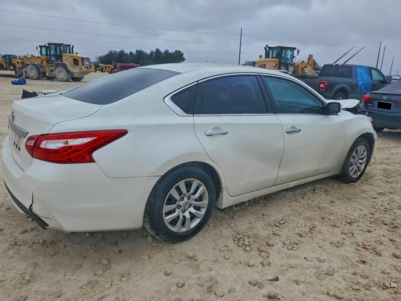 Nissan Altima 2.5 Image 2