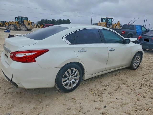 Nissan Altima 2.5 Image 2