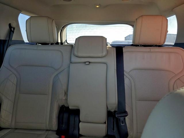 Ford Explorer Platinum Image 8