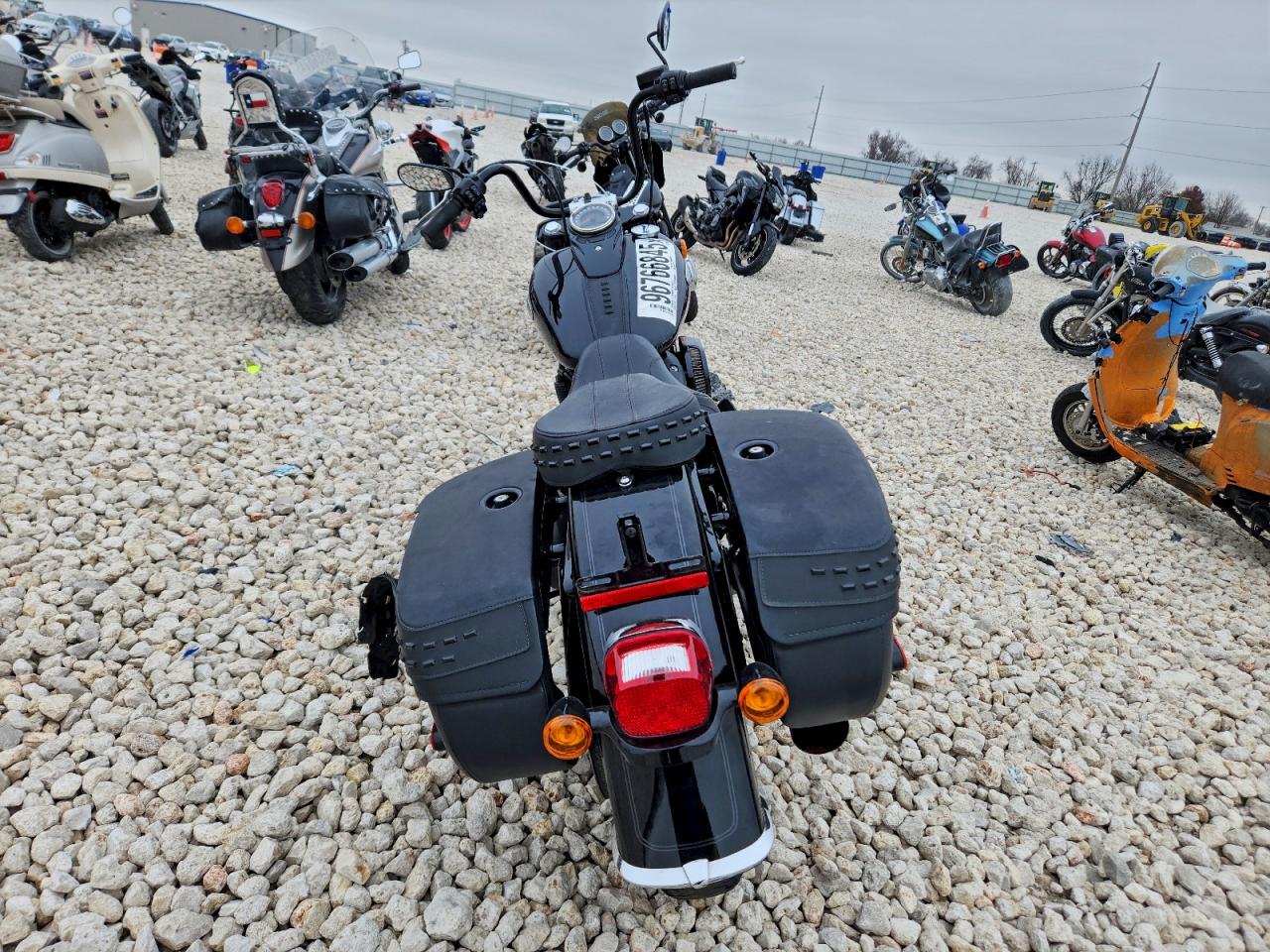 Harley-Davidson Flhcs Image 3