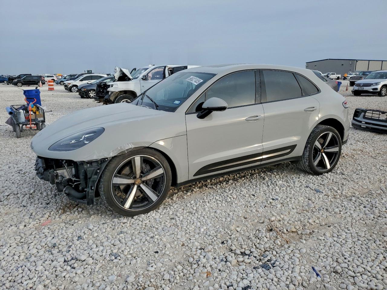 Porsche Macan Base Base Image 1