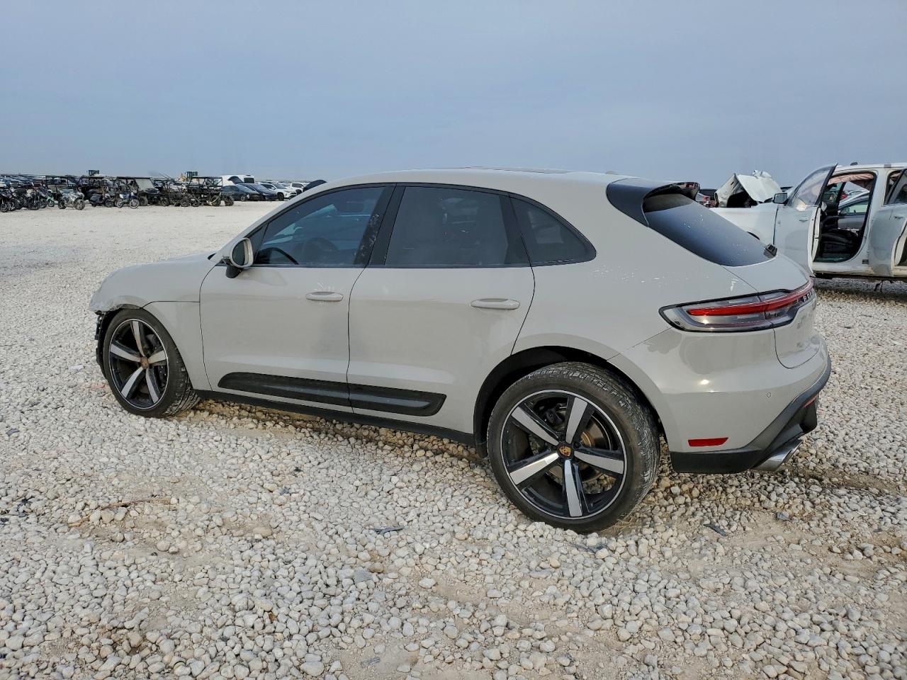 Porsche Macan Base Base Image 8