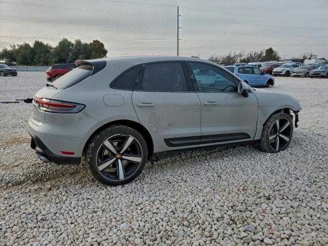 Porsche Macan Base Base Image 4