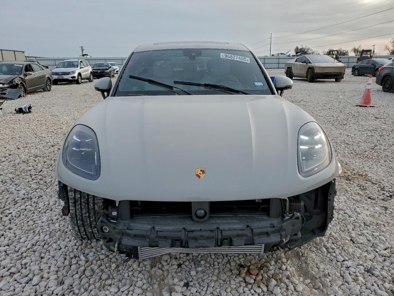 Porsche Macan Base Base Image 3