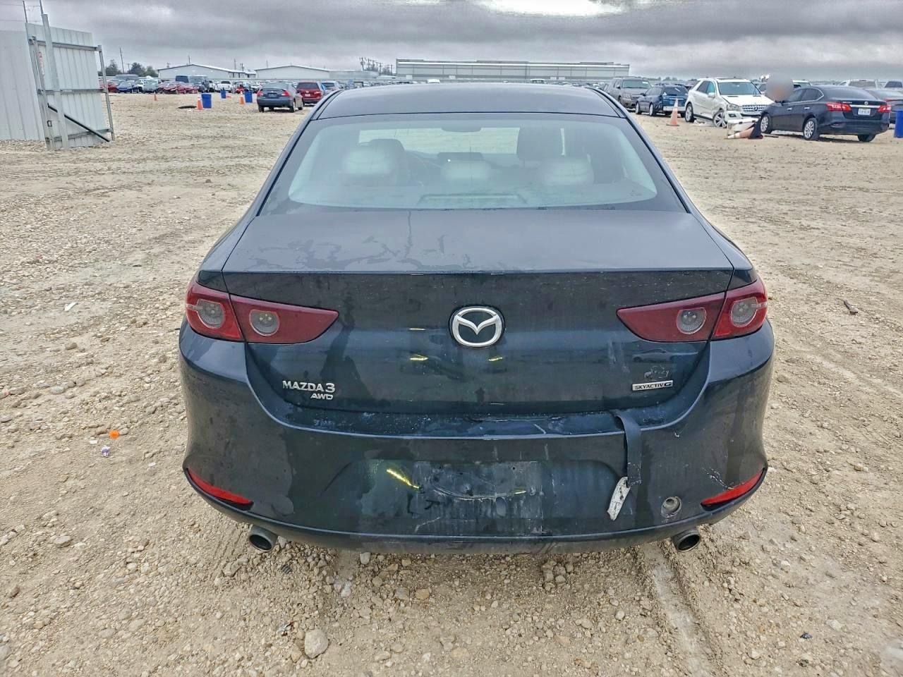 Mazda 3 Preferred Image 8