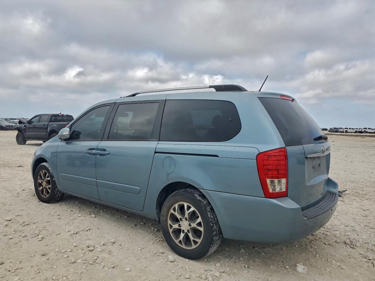 Kia Sedona Lx Image 3