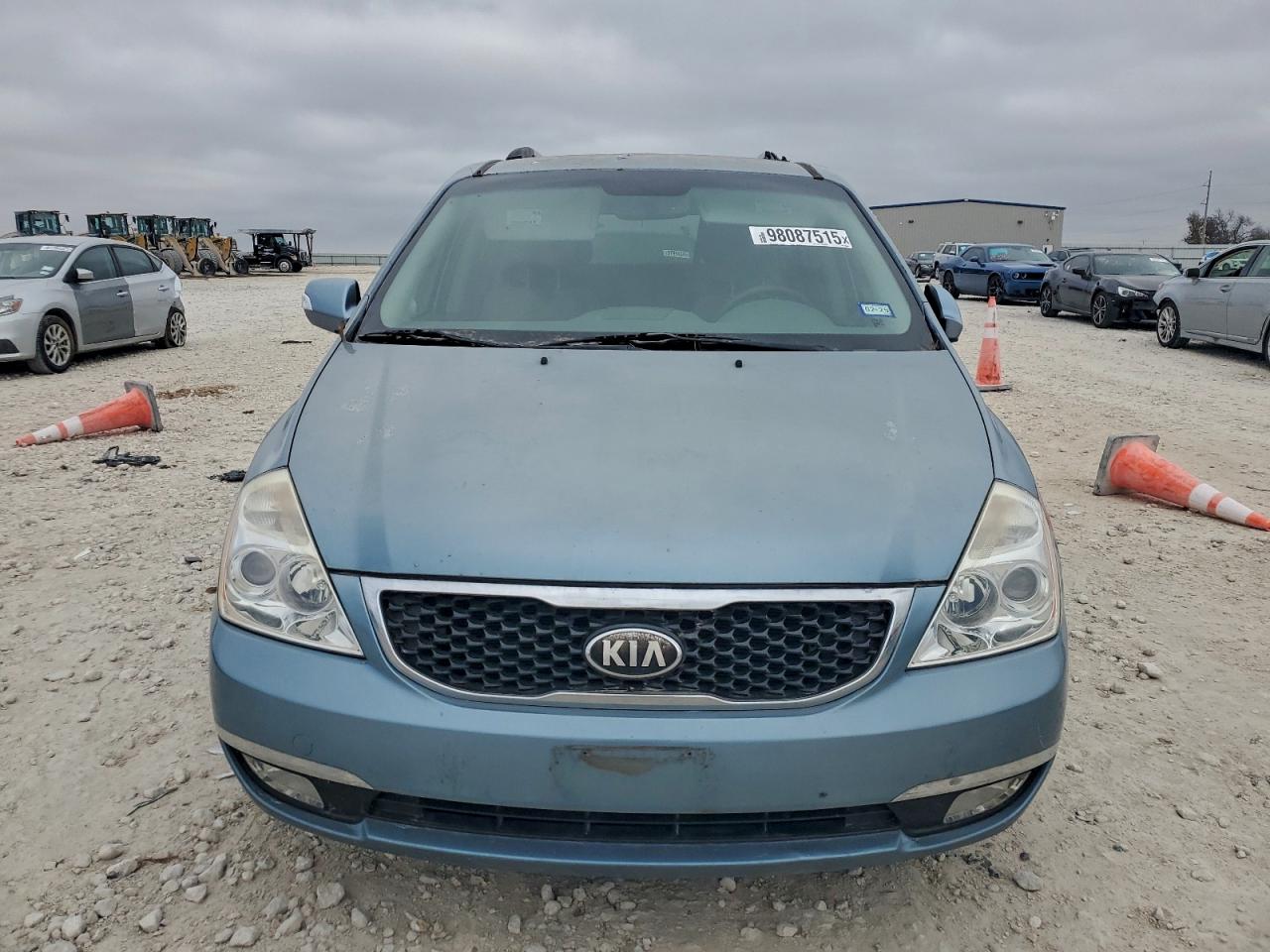 Kia Sedona Lx Image 4