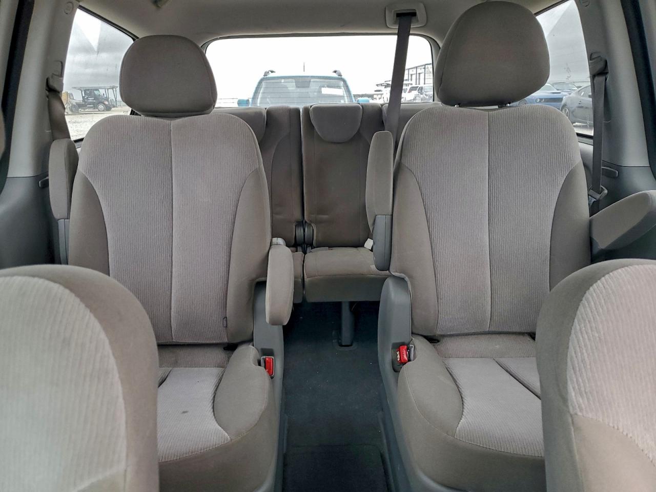 Kia Sedona Lx Image 5
