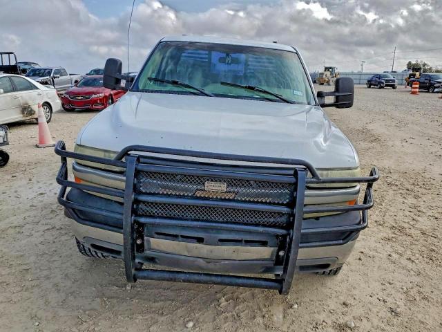 Chevrolet Silverado C2500 Heavy Duty Image 10