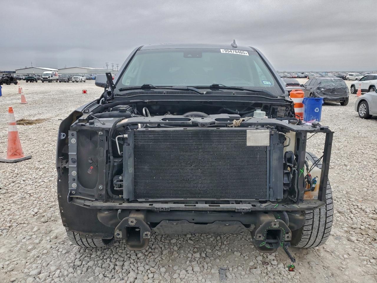 GMC Yukon Denali Image 3