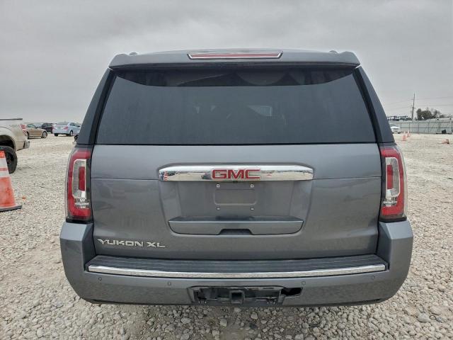 GMC Yukon Denali Image 8