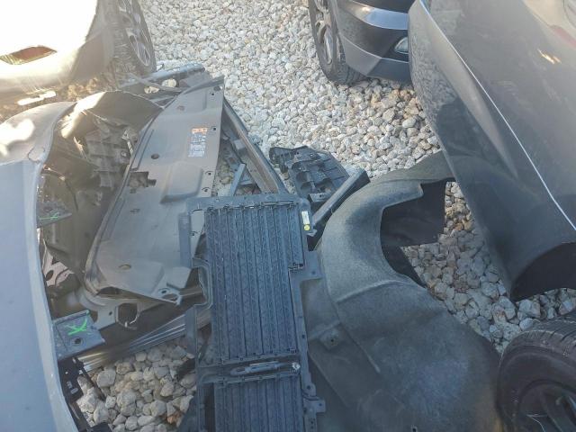 GMC Yukon Denali Image 14