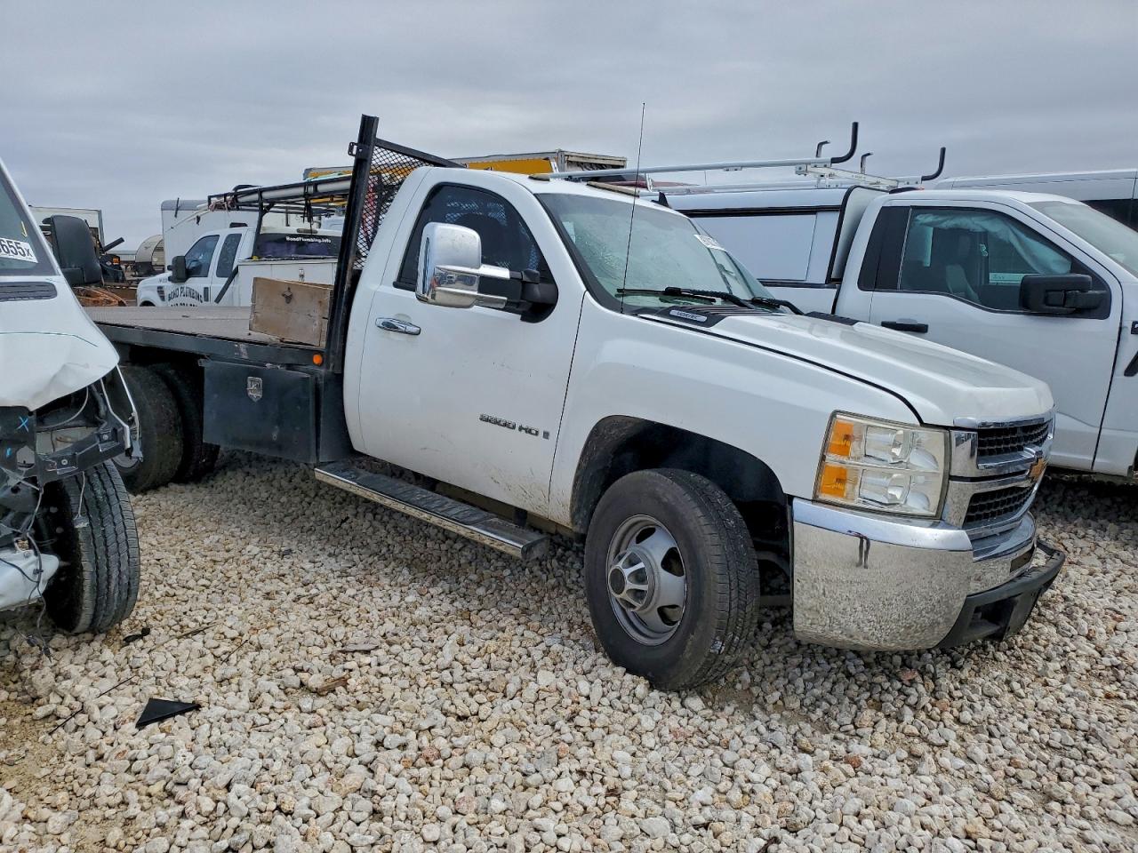 Chevrolet Silverado C3500 Image 4