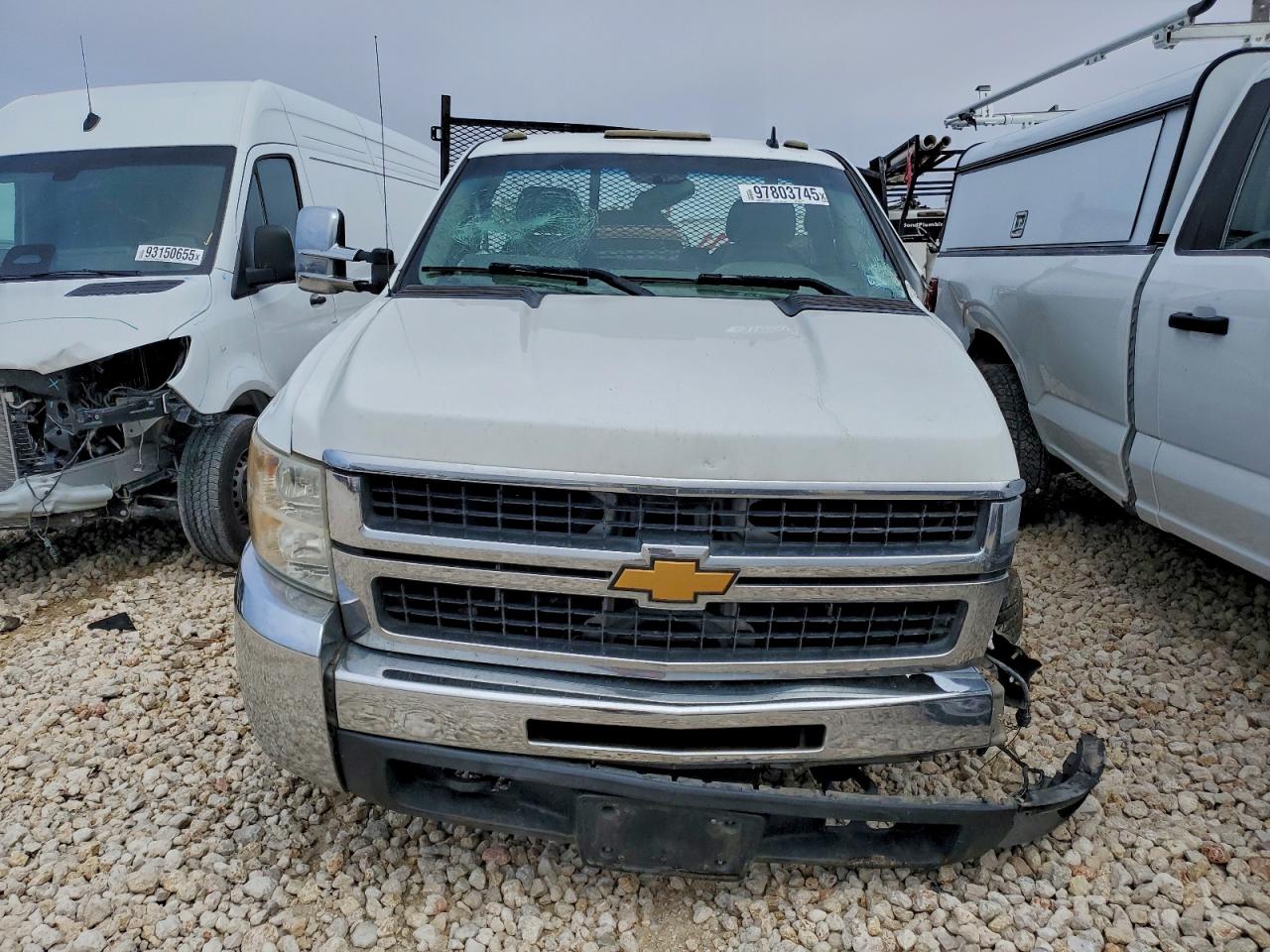 Chevrolet Silverado C3500 Image 10