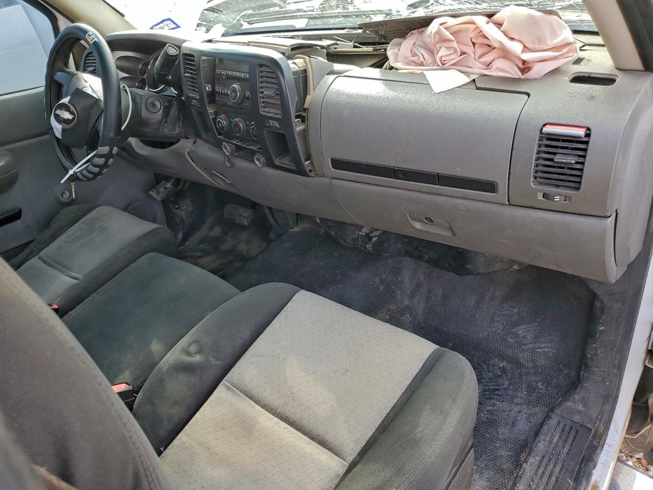 Chevrolet Silverado C3500 Image 6