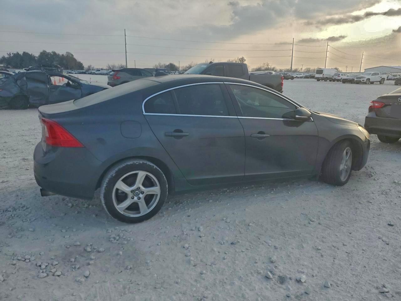 Volvo S60 T5 Image 10