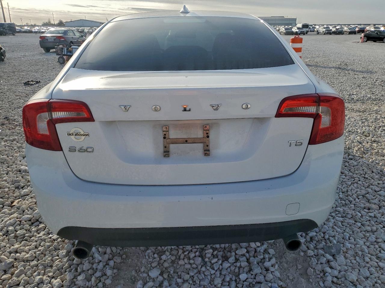 Volvo S60 T5 Image 11