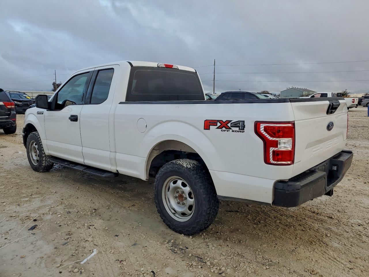 Ford F-150 Super Cab Image 3