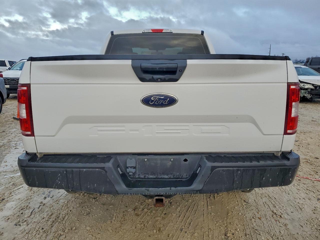 Ford F-150 Super Cab Image 5