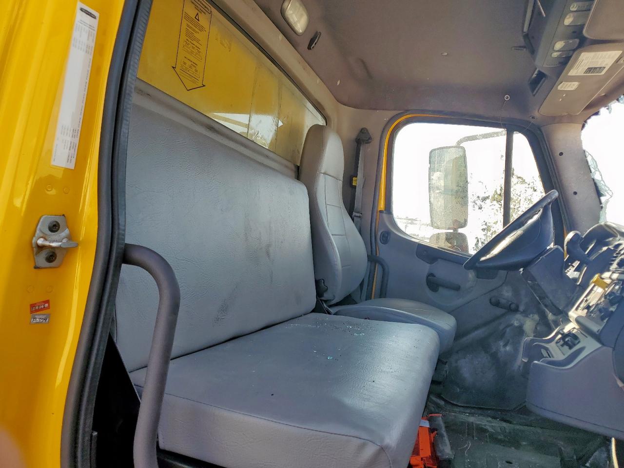 Freightliner M2 106 Medium Duty Image 5