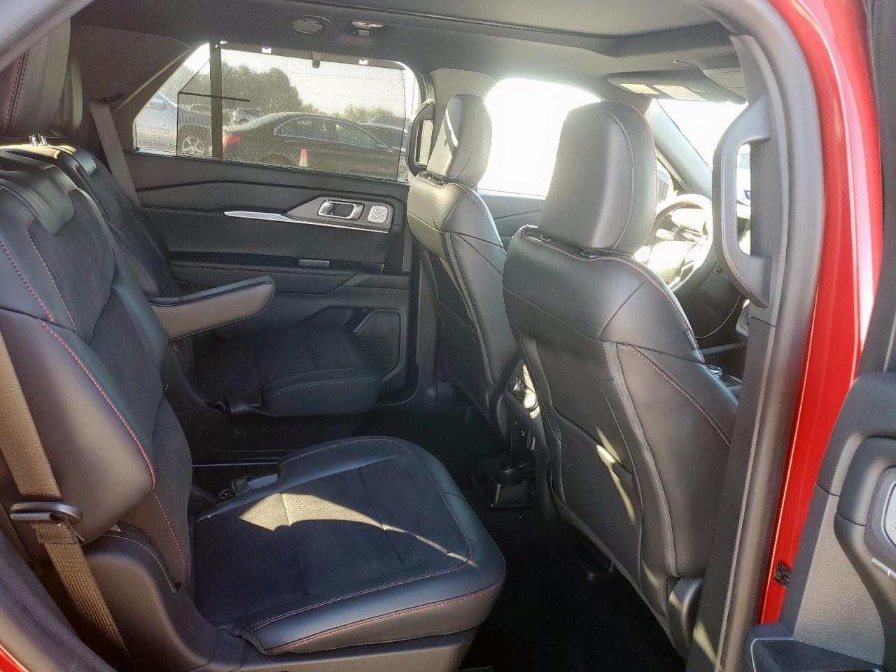 Ford Explorer St Image 11