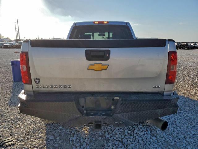 Chevrolet Silverado K2500 Heavy Duty Ltz Image 3
