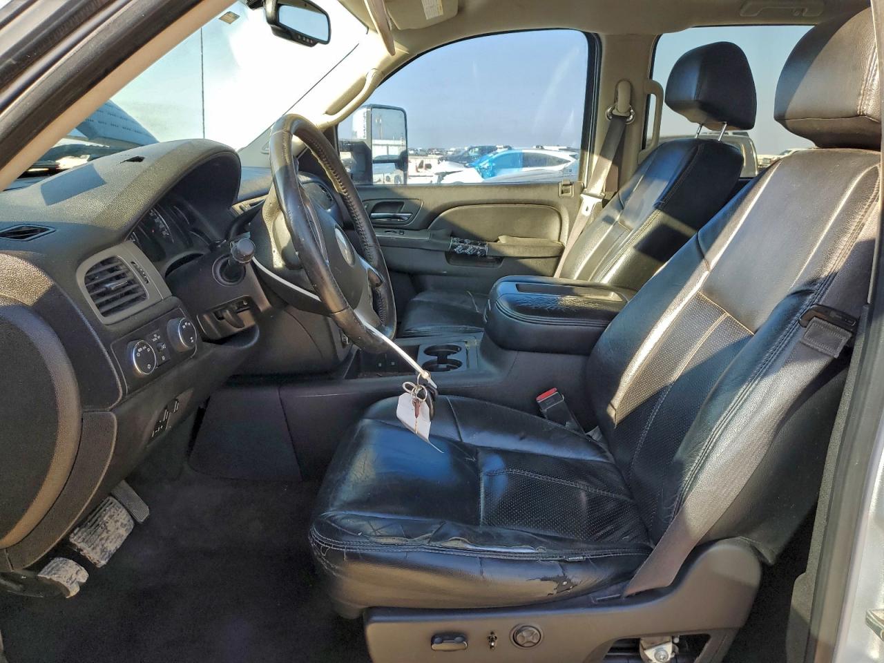 Chevrolet Silverado K2500 Heavy Duty Ltz Image 2