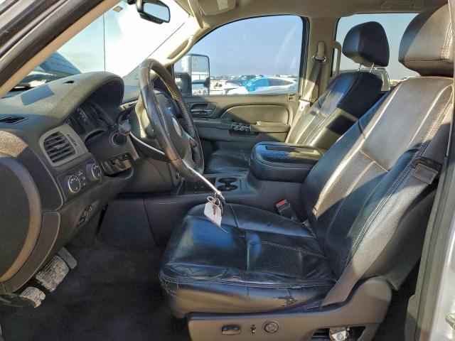 Chevrolet Silverado K2500 Heavy Duty Ltz Image 2