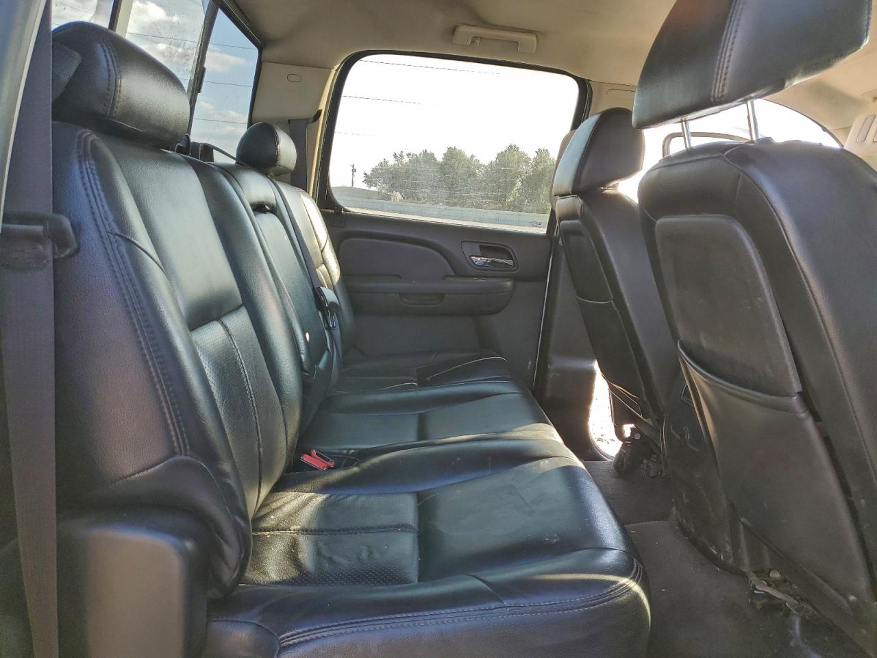 Chevrolet Silverado K2500 Heavy Duty Ltz Image 12